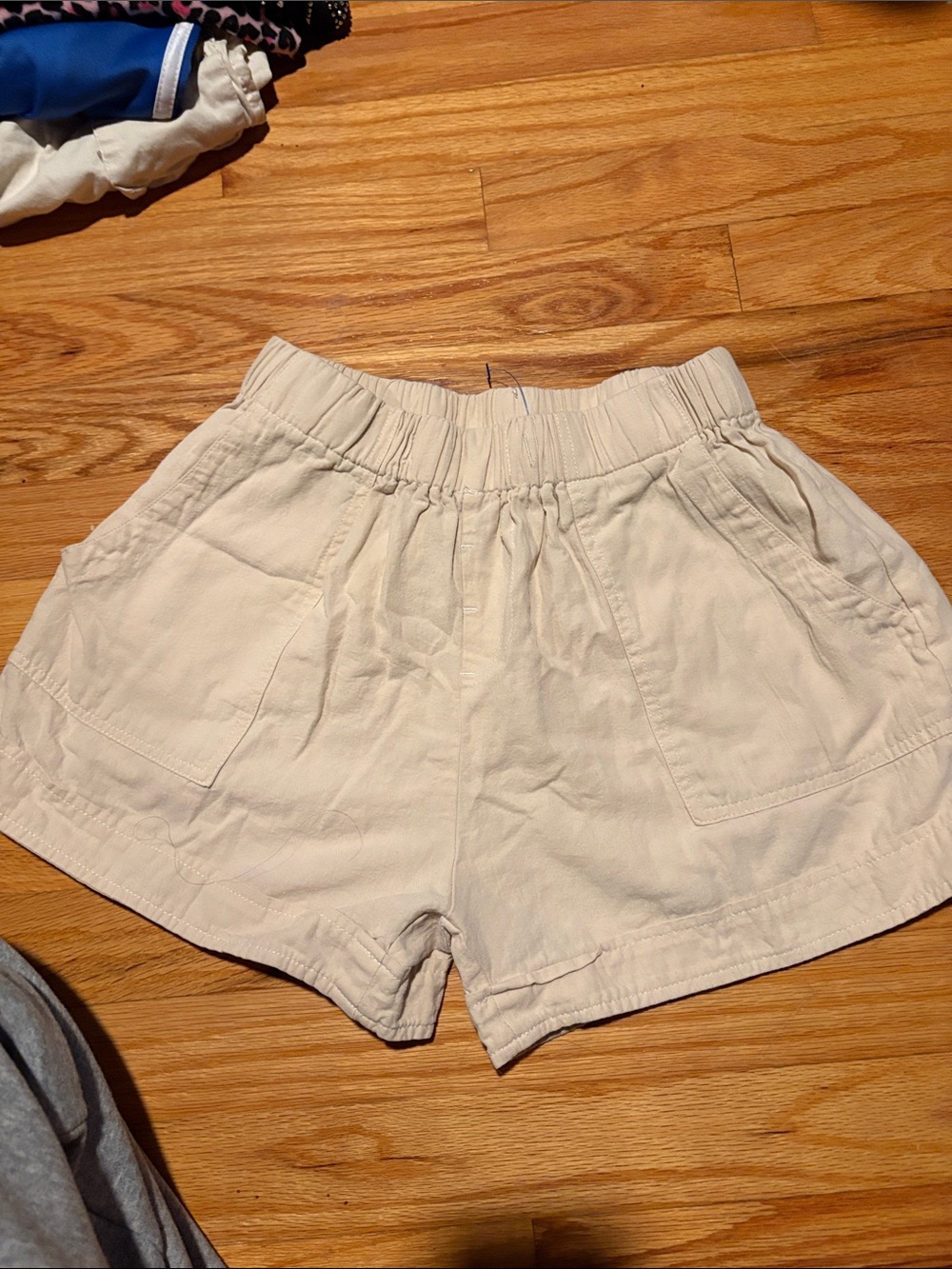 Women's Elastic-Waist Cream Casual Shorts